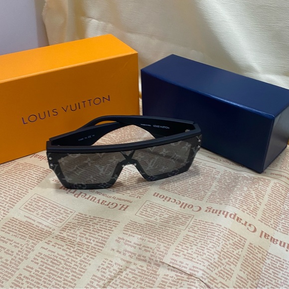Louis Vuitton Women's Authentic Sunglasses - Picture 1 of 4